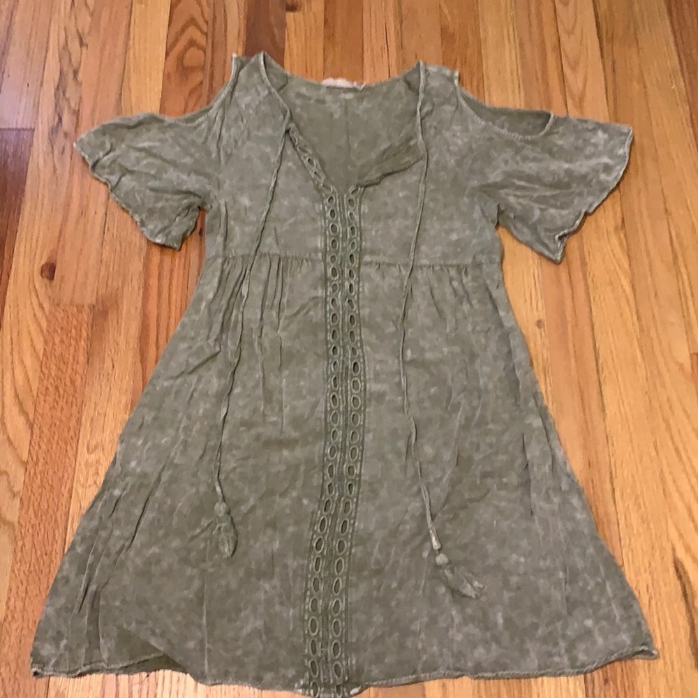 Altard State Green cut out shoulder dress!